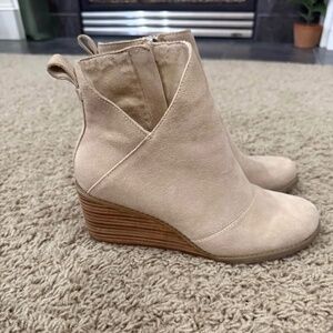 Tom’s wedge bootie